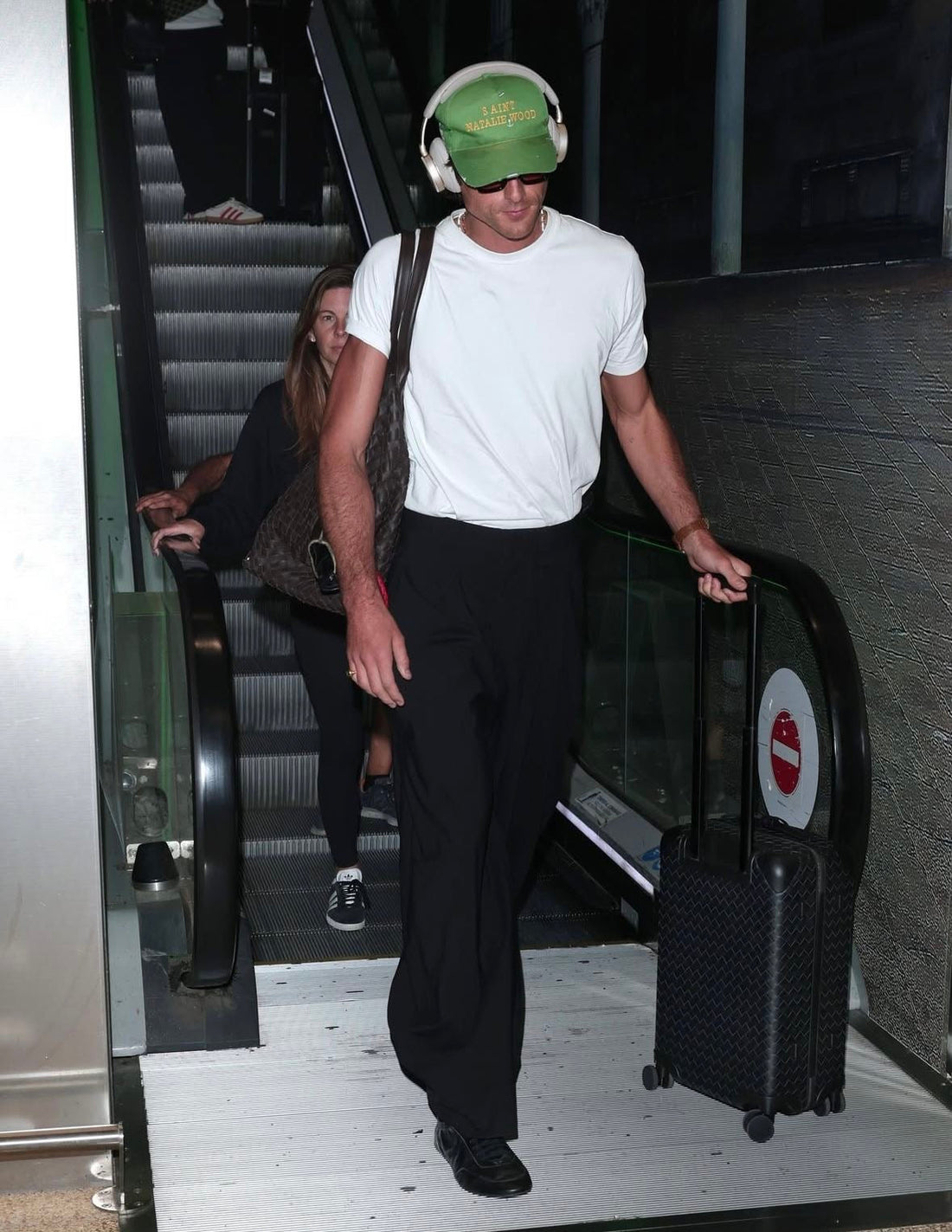 THE 9 PIECES THAT HOLD A MODERN MAN’S WARDROBE TOGETHER.